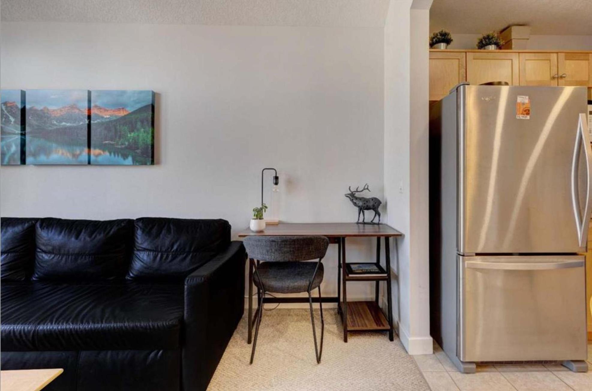 Apartment Mountain Views Balcony And Free Parking Canmore