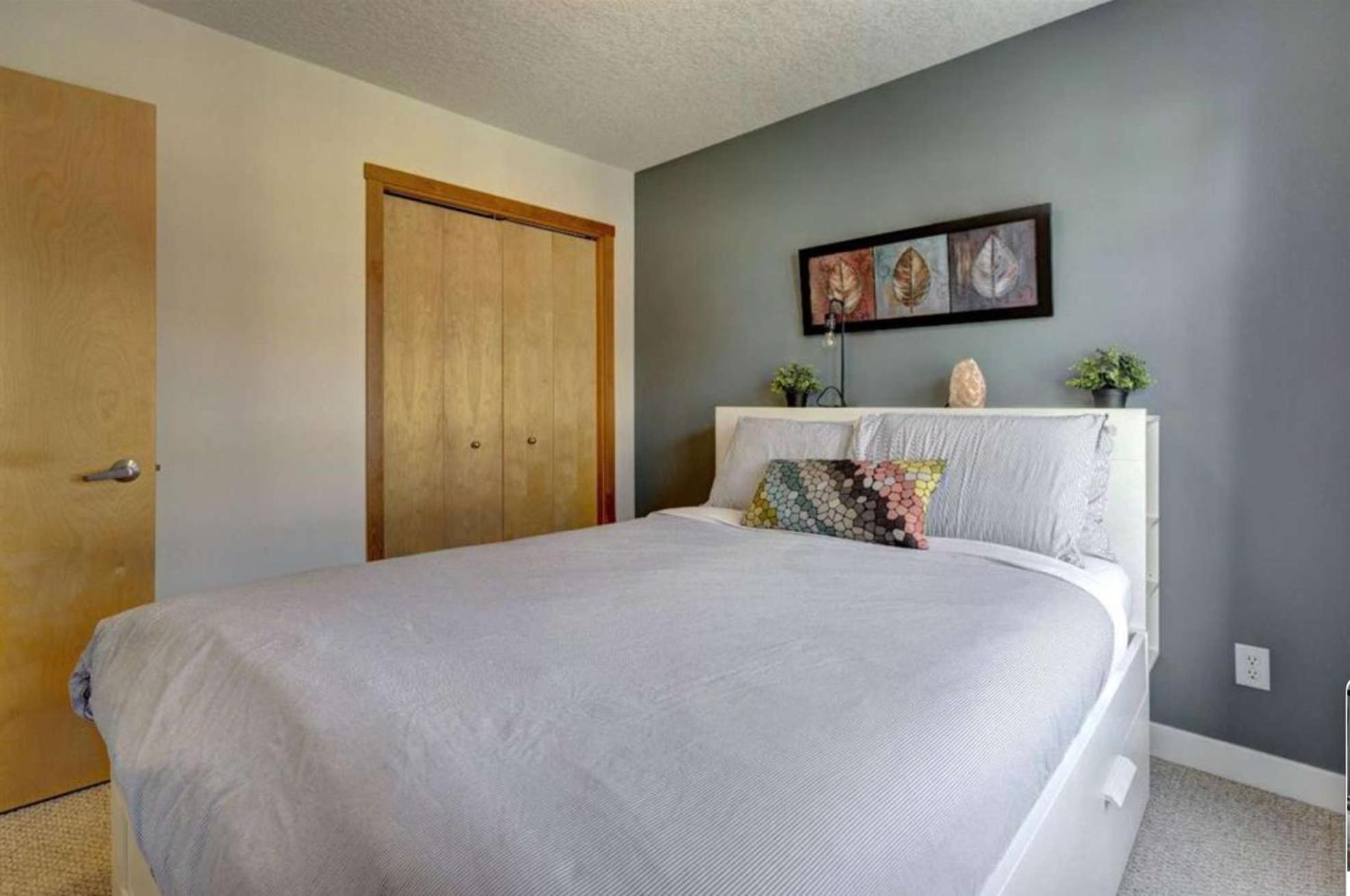 Mountain Views Balcony And Free Parking Apartment *