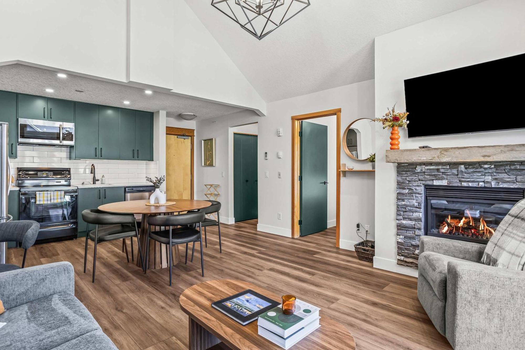 Mountain Views Balcony And Free Parking * Canmore