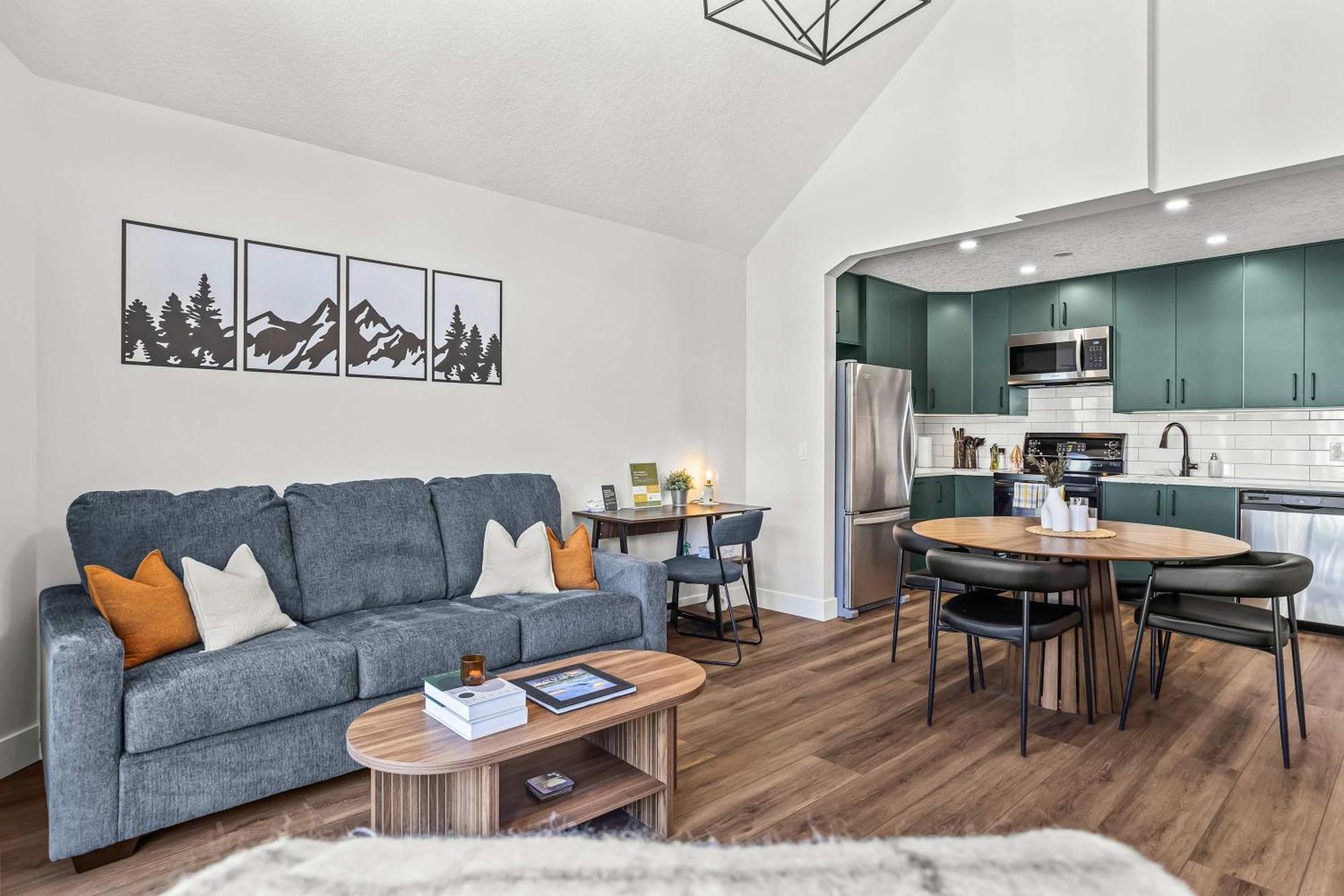 Mountain Views Balcony And Free Parking Apartment Canmore